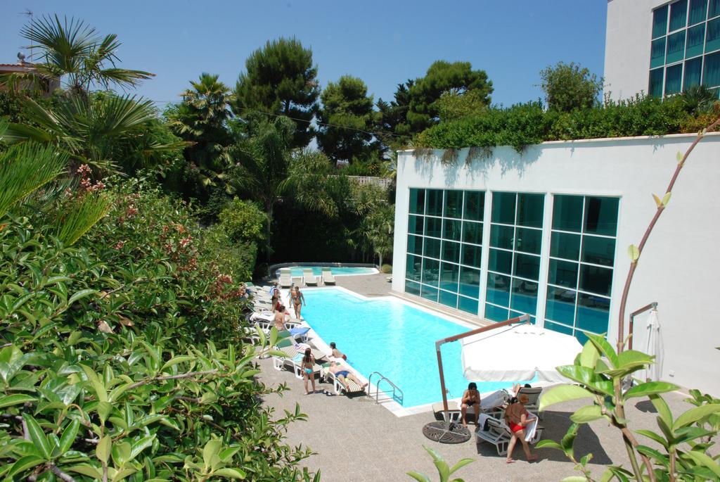 Nicotel Bisceglie Buitenkant foto